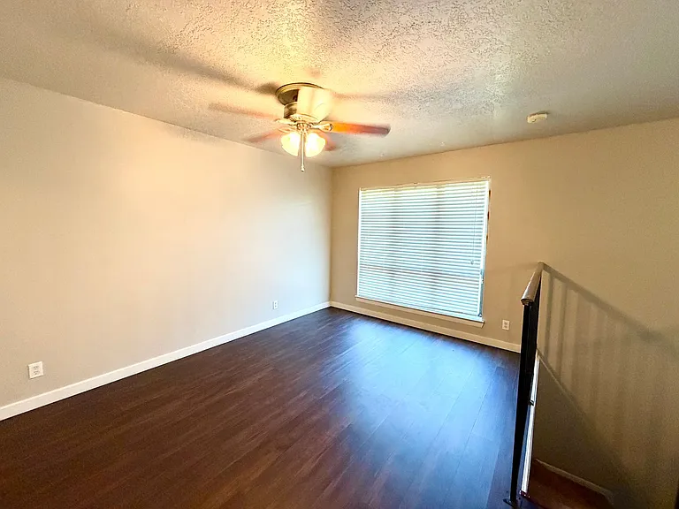 2802 Stewart Dr — Photo 9