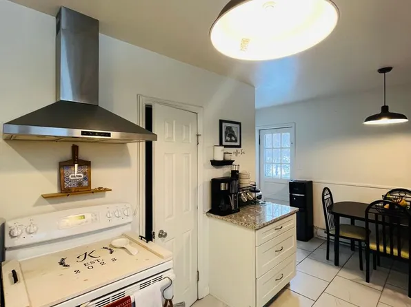 Beautifully Remodeled 2BR home in great neighborhood (Guilderland Schools), 21-23 The Concourse, Albany, NY 12203