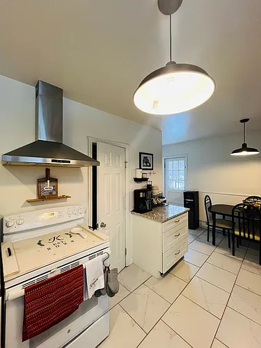 Beautifully Remodeled 2BR home in great neighborhood (Guilderland Schools) Photo 1