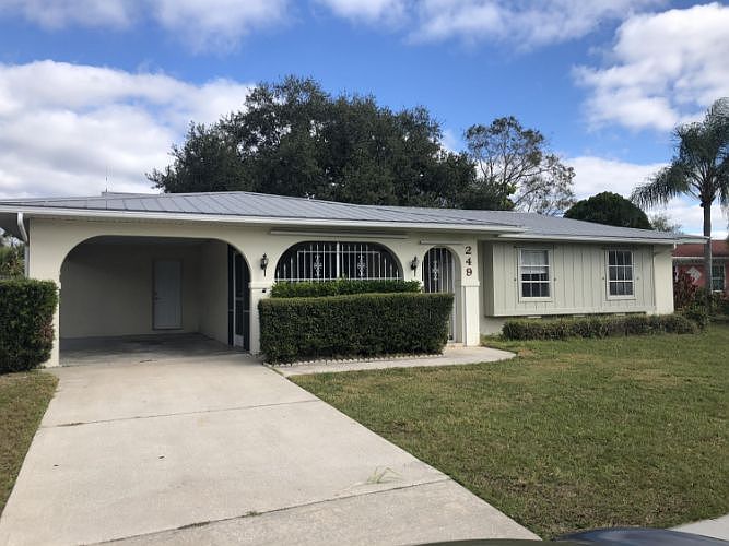 1st image of 249 NE Floresta Dr