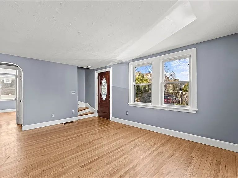 16 Lowell Ave — Photo 6