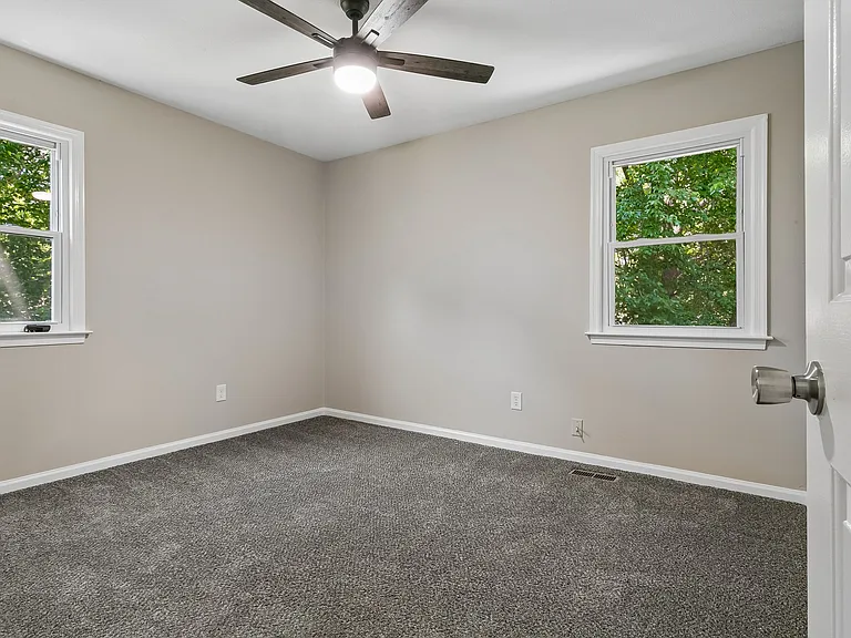 4 Delmont Ct — Photo 28