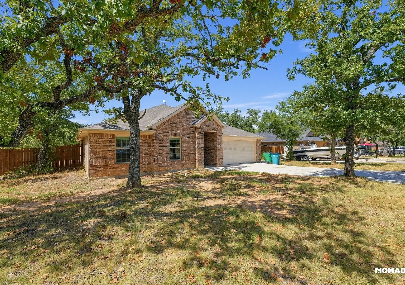 Spacious 4BR House in Runaway Bay — Photo 2