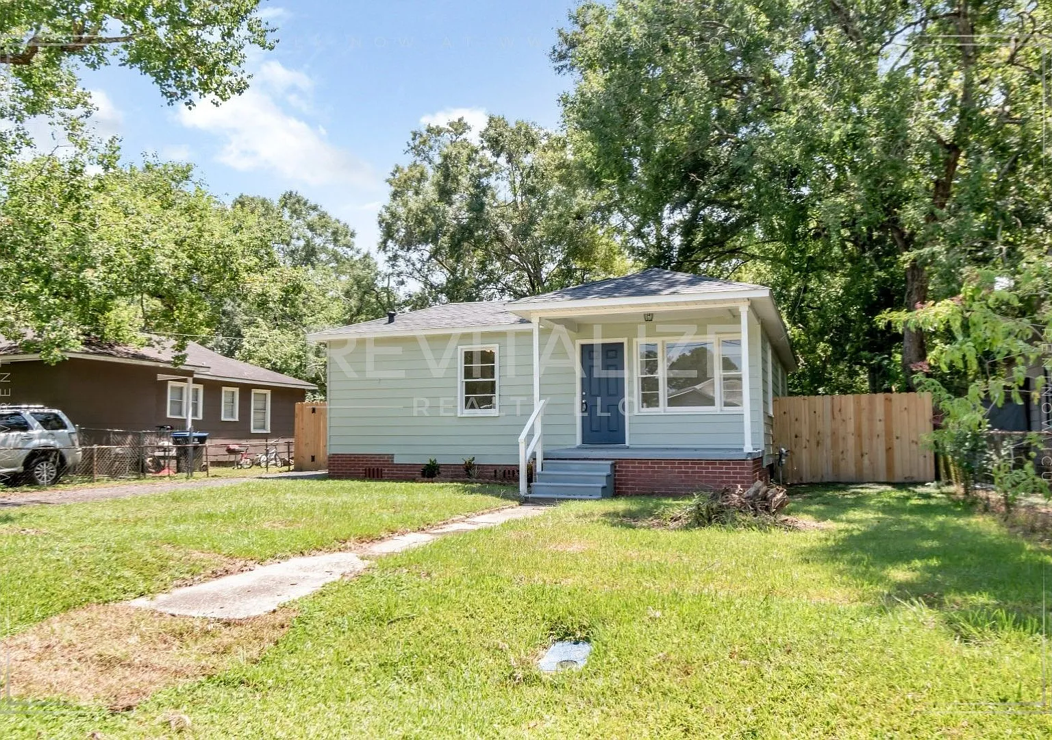 Charming 3BR with Carport & Fenced Yard — Photo 3