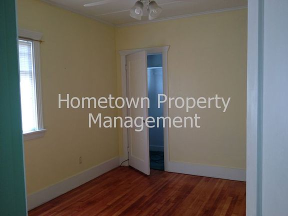 4th image of 917 Garrison St NE