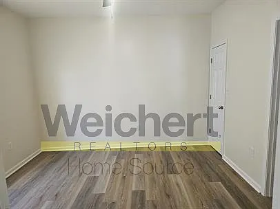 Building Photo - 824 N 4th St #D