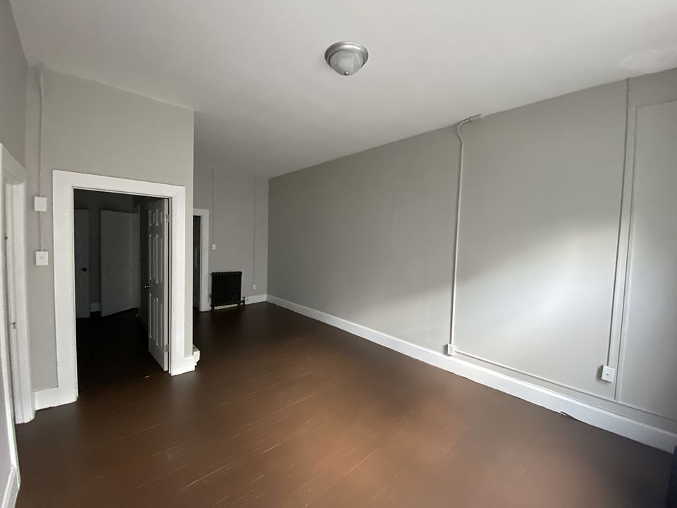 1st image of 6 Center Sq #15226778
