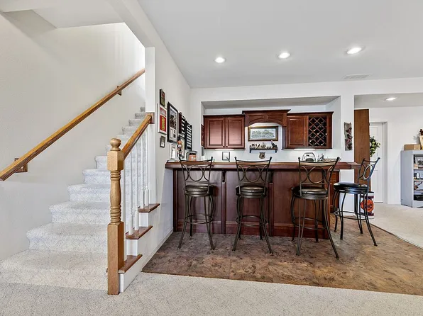 2832 Senate Ct, Carlyle, IL 62231