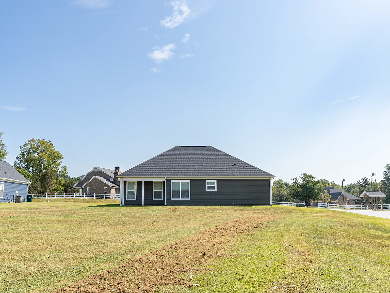 3 bed, 1900 sqft, $2,400 — Photo 4