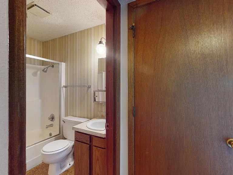 4-plex in West-Central Ames — Photo 11