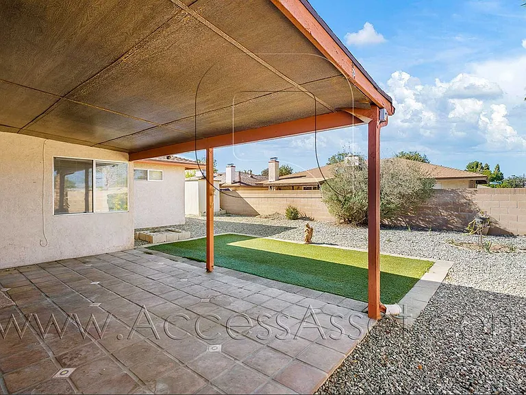 1700 Walden Ln — Photo 2