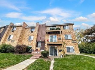 834 W College Blvd APT 301, Addison, IL 60101