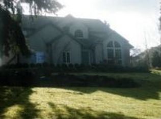 15822 NE Halsey St, Portland, OR 97230