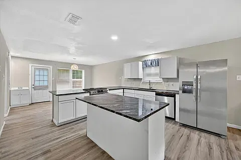 4 bed, 2.5 bath, 2176 sqft, $2,750 — Photo 4