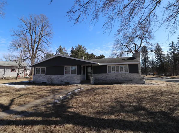 505 9th St SE, Little Falls, MN 56345