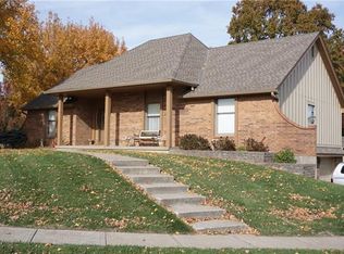 17012 E George Franklyn Dr, Independence, MO 64055