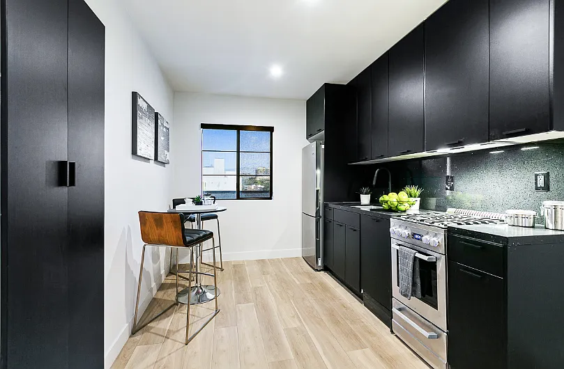 3 bed, $2,735 — Photo 3