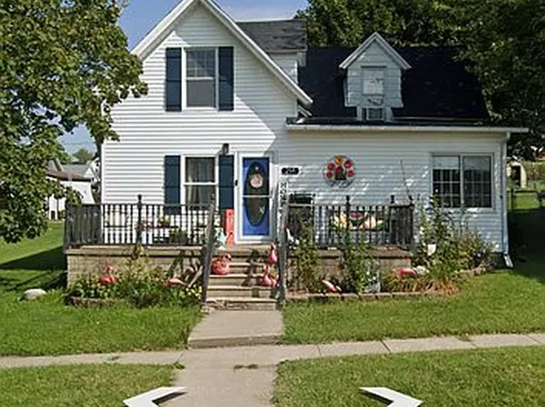 214 E Center St, Oxford, IA 52322