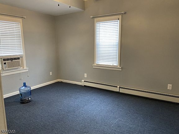 5th image of 27 Manning Ave