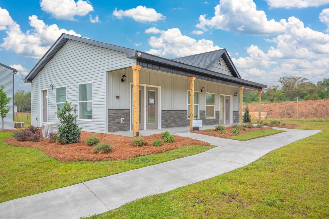 With a welcoming management office and a convenient fitness center on-site, everything you need is right here at Platform Dothan.