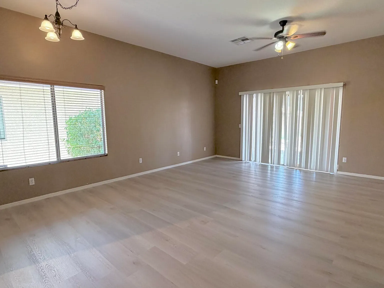 3 bed, 2.0 bath, 1271 sqft, $1,850 — Photo 3