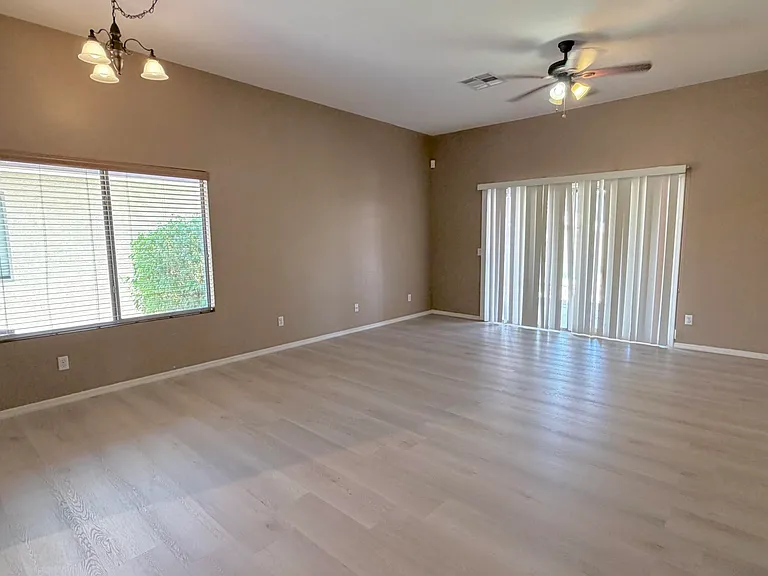 10020 W Wood St — Photo 3
