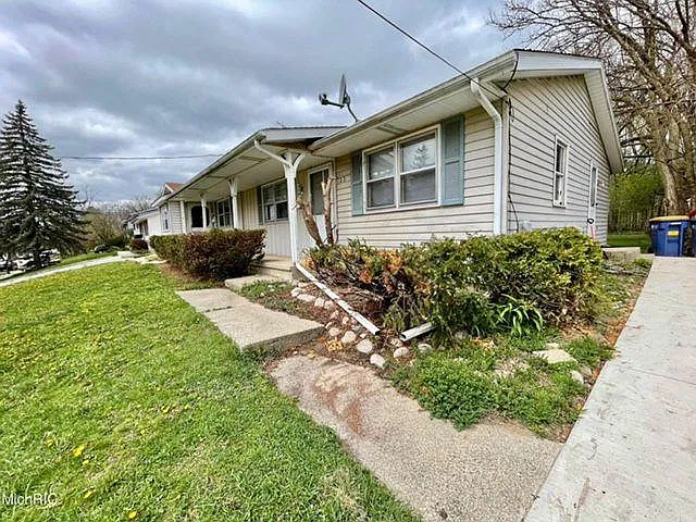 2 bed, 872 sqft, $1,600 — Photo 3