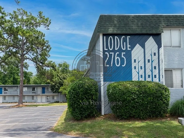 The Lodge — Photo 21