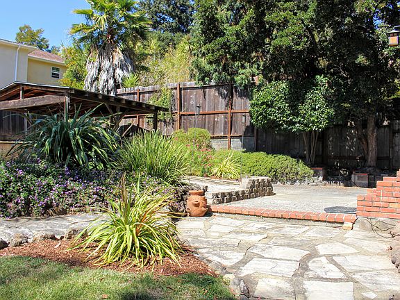 3rd image of 821 Sir Francis Drake Blvd Unit 3