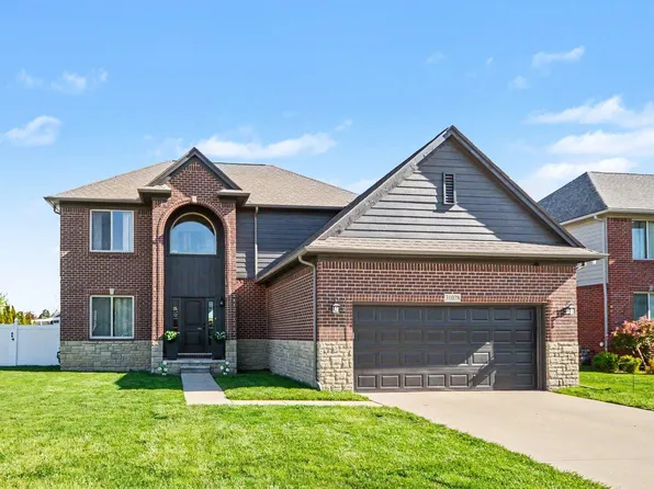 31078 Lions Pointe Dr, Chesterfield, MI 48047