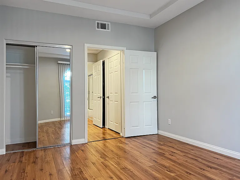 12712 Moorpark St #305 — Photo 14