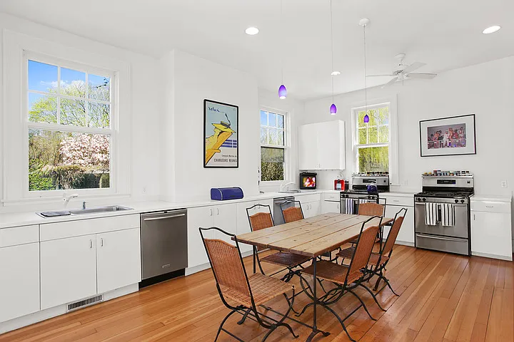 24 Bay Ln — Photo 7