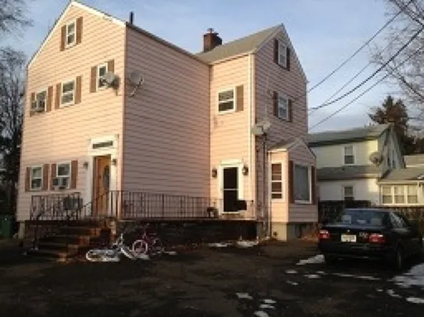 33 Arcadian Way, Paramus, NJ 07652