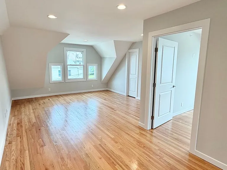 18 Cedar St — Photo 31