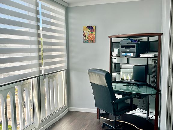 5th image of 901 NE 14th Ave APT 508