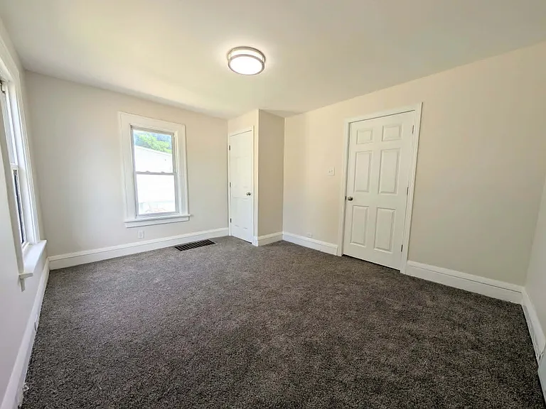 295 W Hickory St — Photo 9