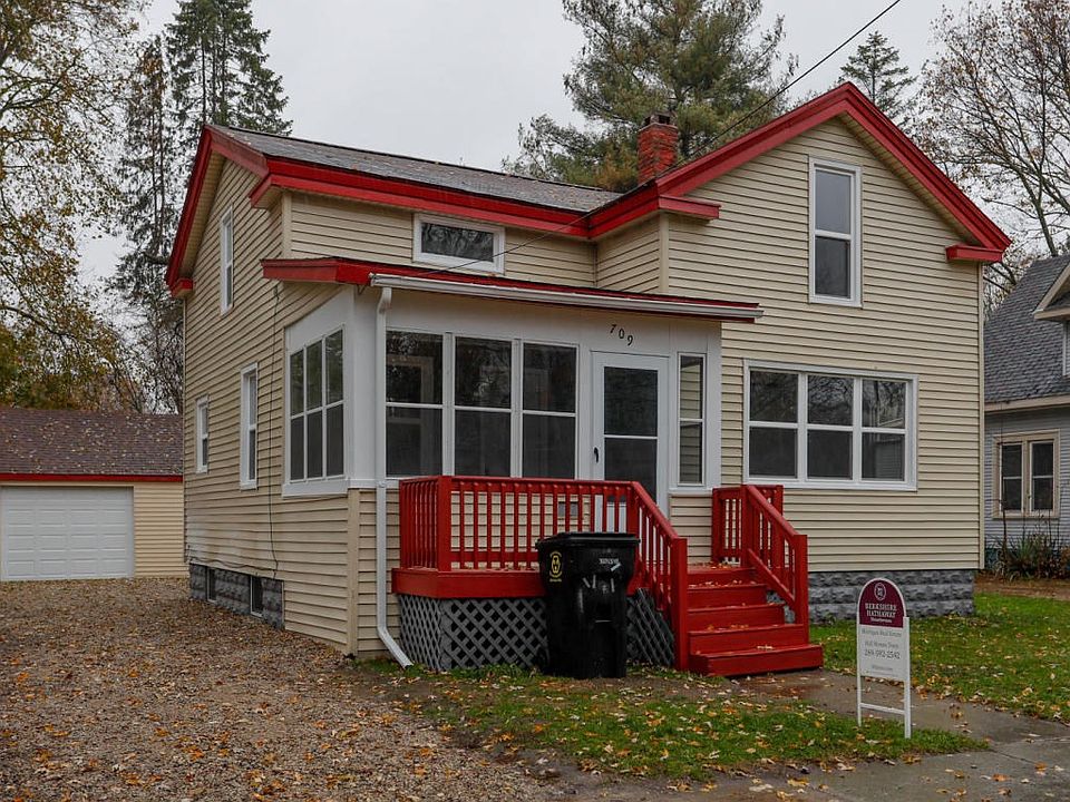 709 Constantine St-101