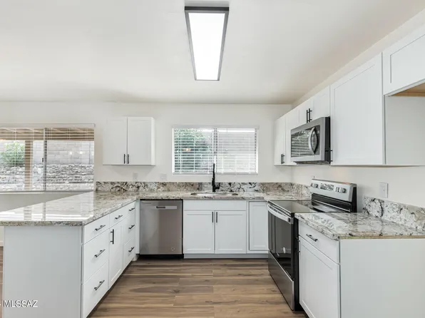 1454 S Gecko Rd, Tucson, AZ 85713