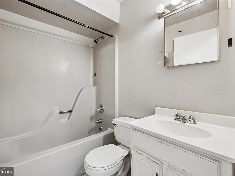 271 N Wycombe Ave #1 — Photo 13
