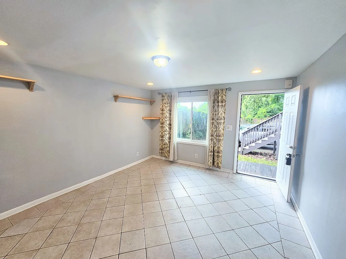 1155 United Ave SE — Photo 4