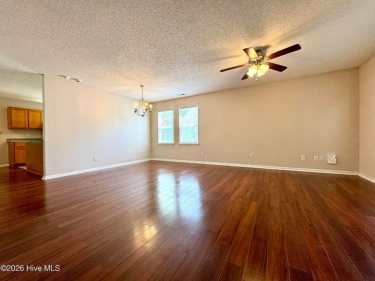521 Jimmies Creek Dr — Photo 6