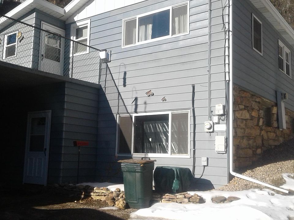 Front door is a common entry for walking up to the upper unit, or walking into the lower unit. Separate doors with different locks.
