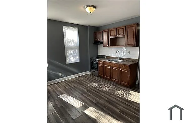 Building Photo - 5844 N Park Ave #1F