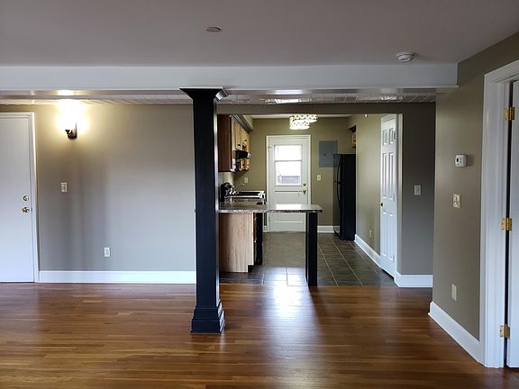 Livingroom into Kitchen
