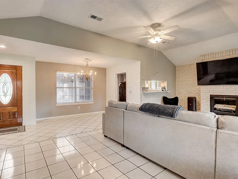 9910 Willmont Rd — Photo 10