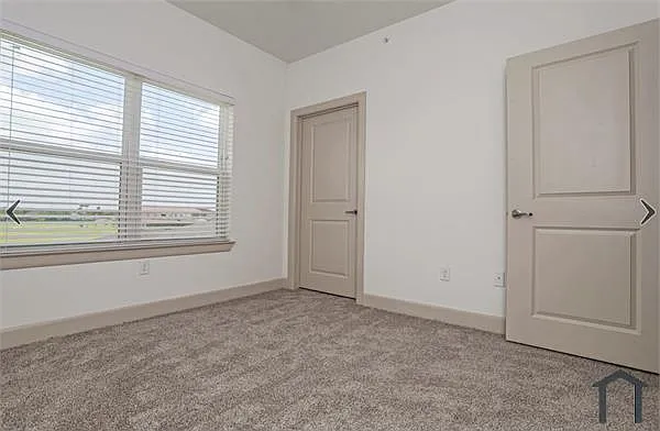 5301 Lipes Blvd #218 — Photo 8