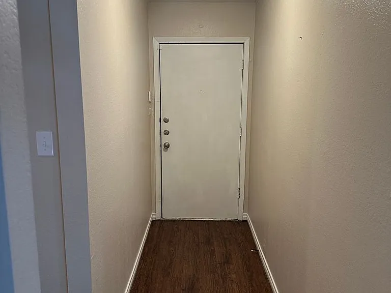5256 Benbrook St — Photo 2