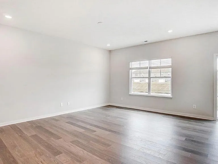 1493 Jarry Ave — Photo 2