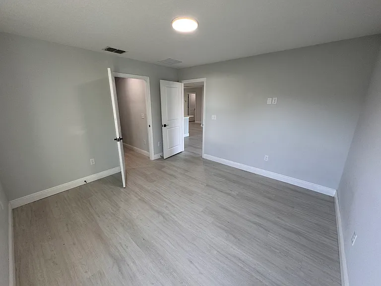 4100 Mendoza Ave — Photo 13