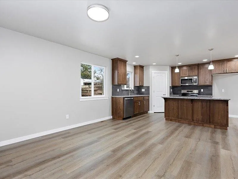 3 bed, 2.5 bath, 1287 sqft, $1,650 — Photo 3